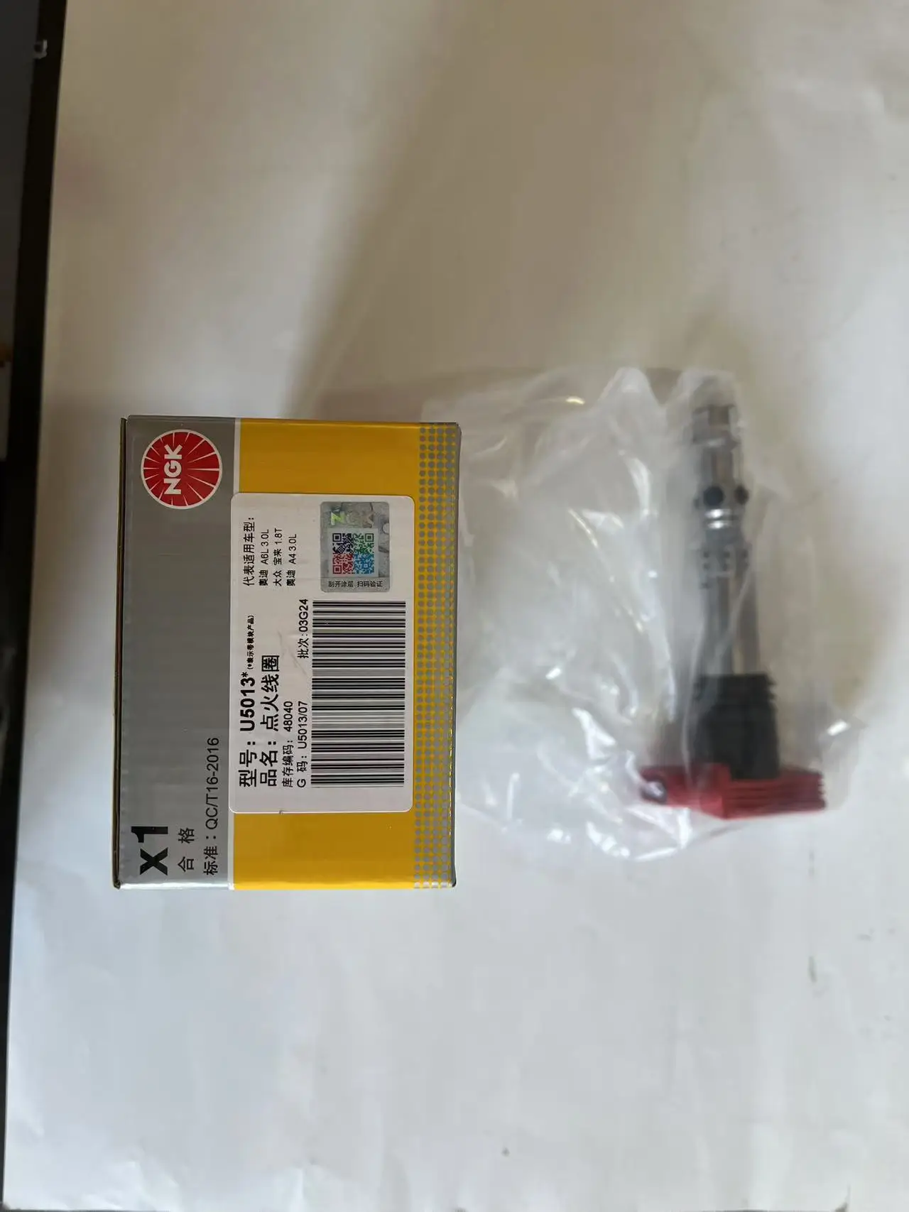 

1 шт. катушка зажигания с красной головкой NGK U5013 для AUDI A6 2,4/2,8/4,2/ VW PASSAT 2,8
