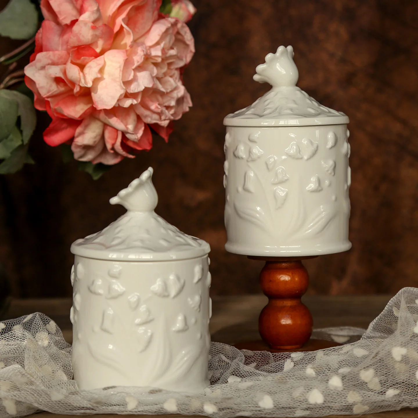 Ceramic Storage Tank with Lid Decorative Storage Bottle Ornament High-footed Candy Jar Tea Caddy Food Organizers Storages Box