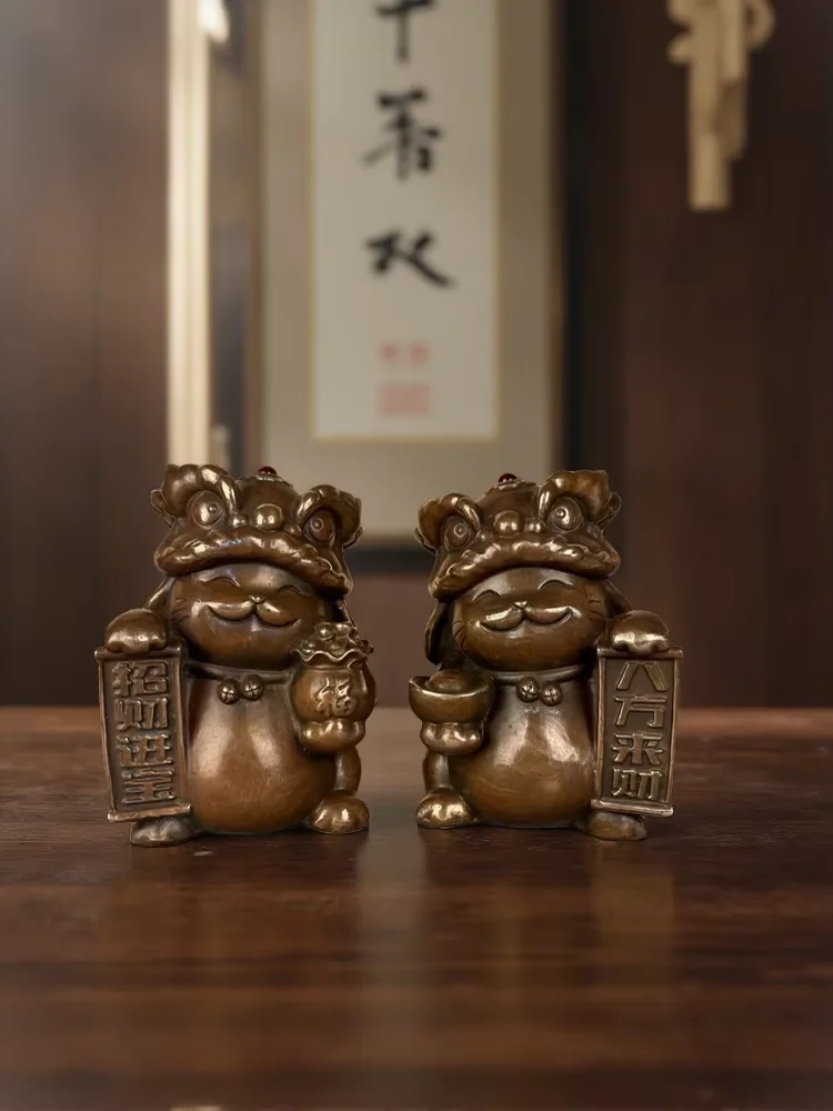 Old Brass Lion head hat Lucky Cat statue a pair Wealth flows in from all directions study screen Amass wealth Ornaments
