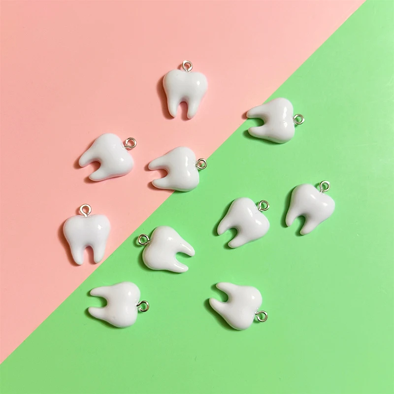 

10 шт. милых белых подвесок в виде зубов из смолы, маленькие шармы-зубы для изготовления украшений, аксессуары для рукоделия, для серег, ожерелий, брелоков