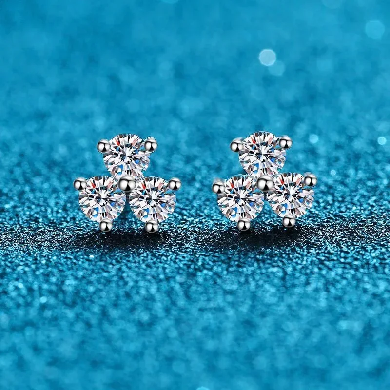 PT950 Platinum Lady Clover Style Stud Earrings, 0.6ct D Color Vvs1 Sparkling Moissanite Poplar Fresh and Simple Daily Jewelry