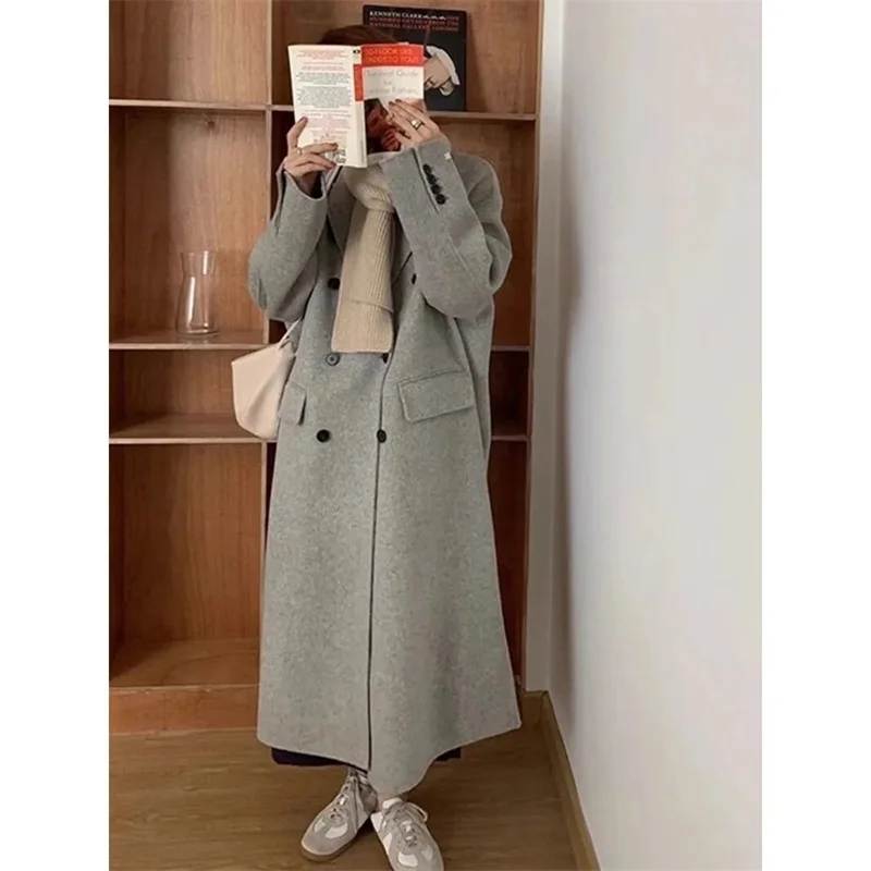 ใหม่ฤดูใบไม้ร่วงฤดูหนาวเสื้อโค้ทยาวผู้หญิงหลวมพอดีความยาวปานกลางเฮปเบิร์นสไตล์เสื้อขนสัตว์หนาแขนยาวสีทึบ