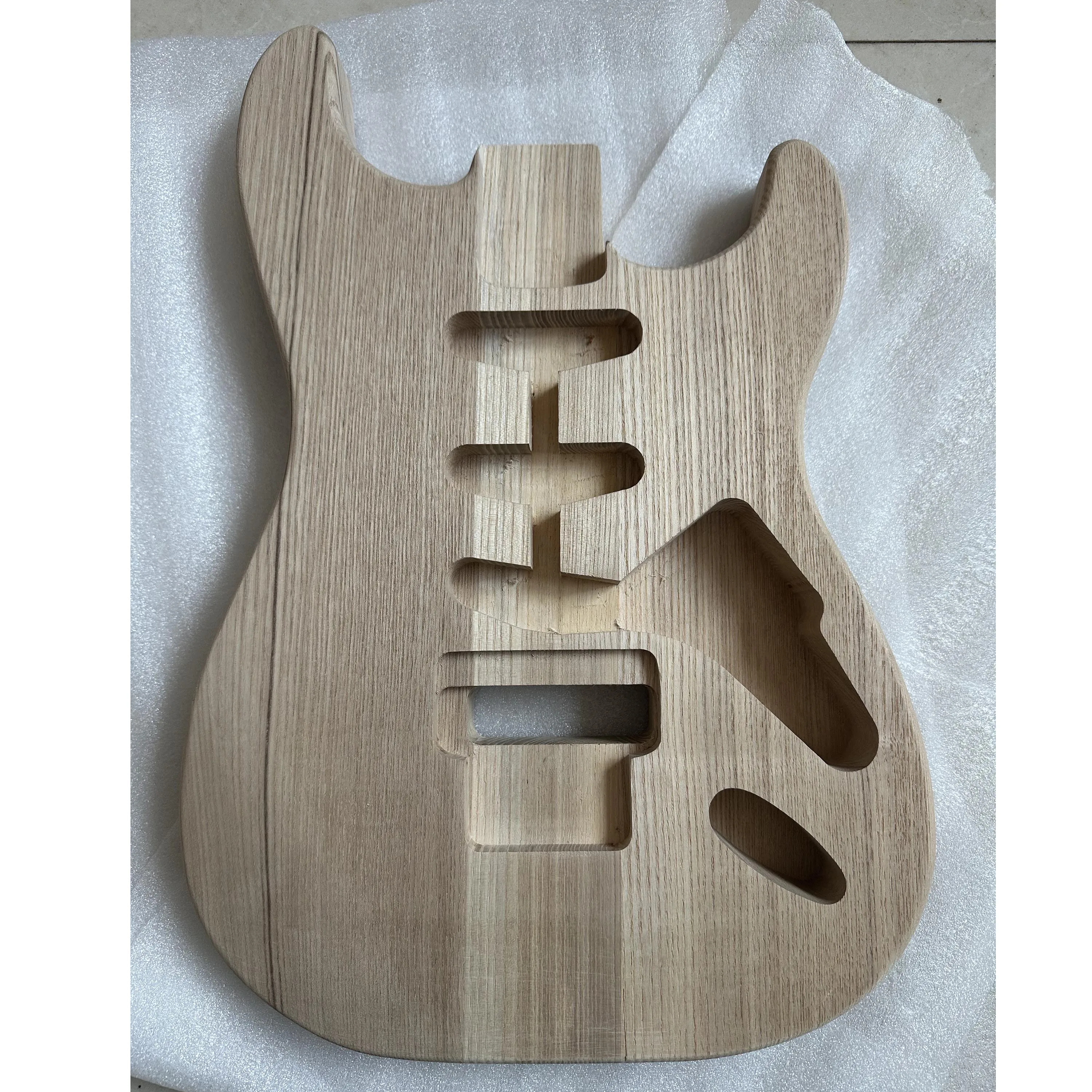 Cuerpo de guitarra eléctrica hueco de madera de fresno sin acabar, estilo Floyd Rose, sin pintar, para luthier, DIY, barril de guitarra Floyd Rose, talón de 5.7cm