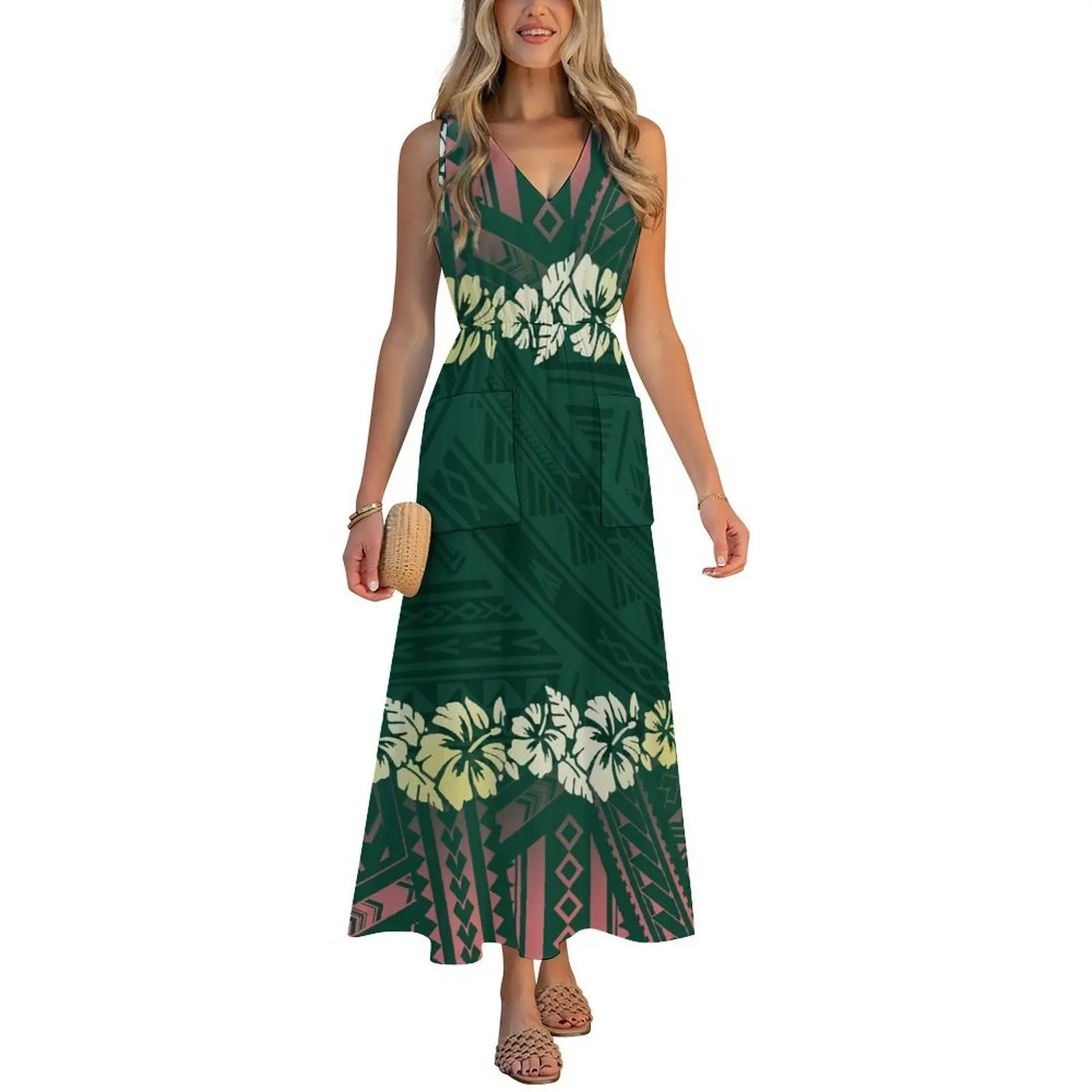 Este vestido de playa de tela cómoda y suave personalizable presenta un diseño con cuello en V y patrones de las tribus de la Isla Fiji