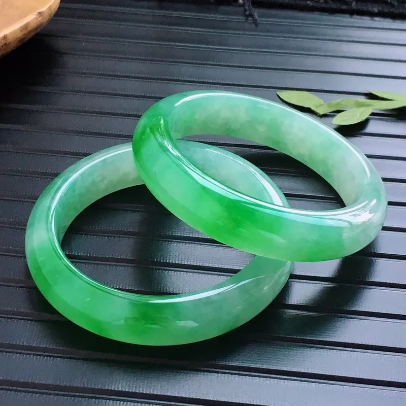 Ice , full , bright green round bangle, patterned jadeite , noble jade bracelet