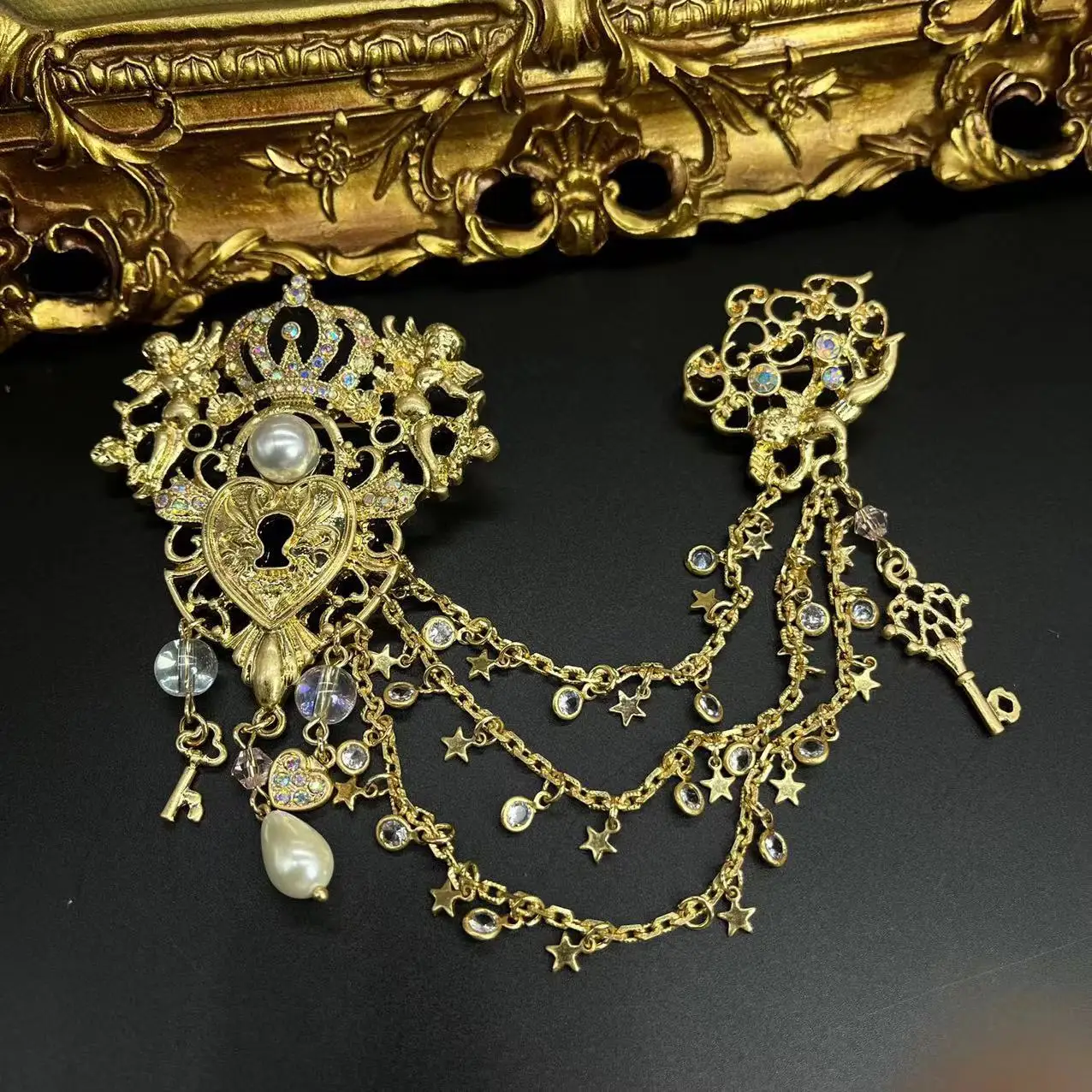 

Qingdao Vintage Matte Gold Love Lock Angel Antique Brooch KF Diamond Multi-chain Tassel Chest Jewelry