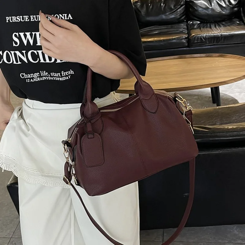 

Элегантный клатч из розового золота для женщин. Дизайнерская вечерняя сумочка из металлического материала с блестящими праздничными мероприятиями.