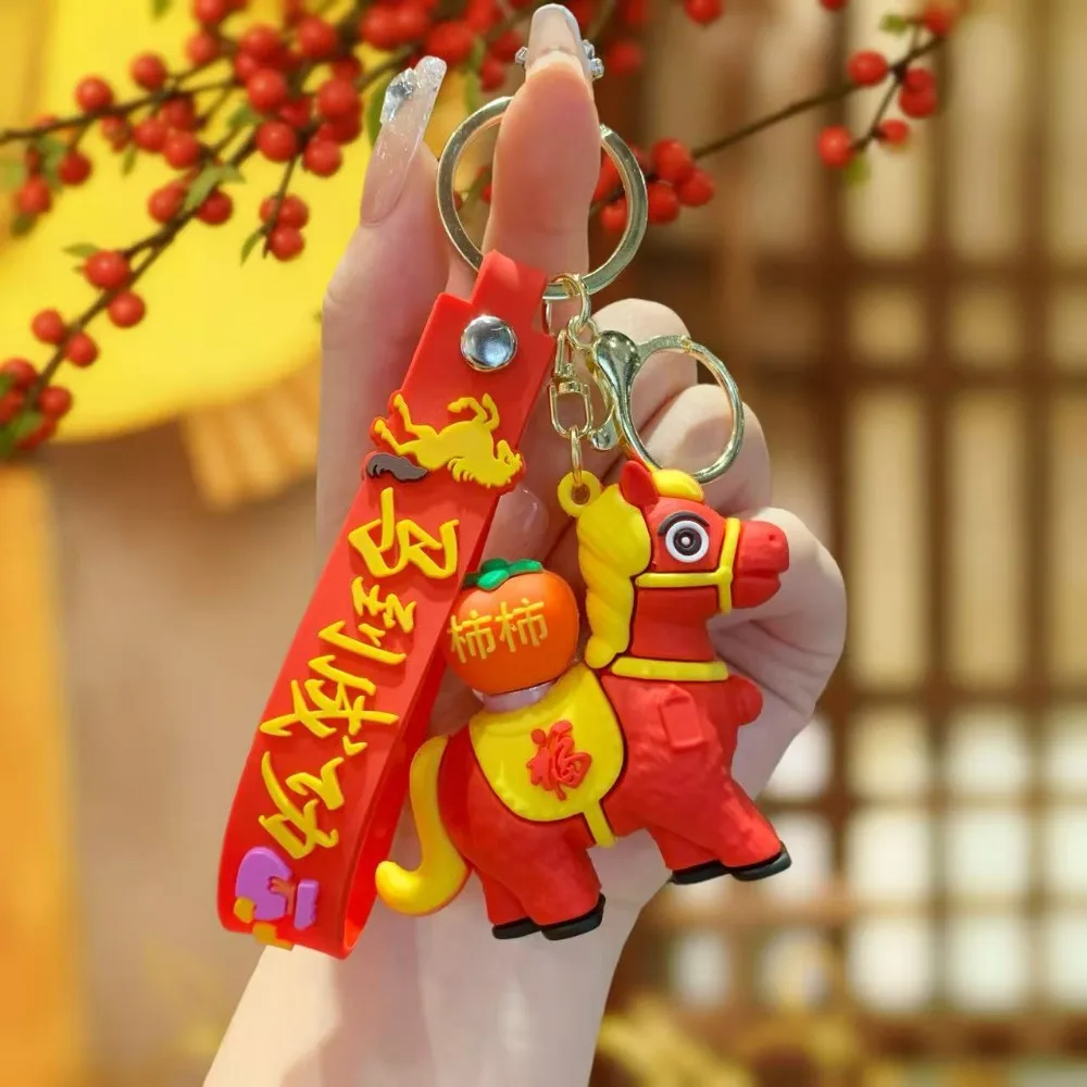 الكرتون الحصان المفاتيح الدورية المهر دمية بولي كلوريد الفينيل زودياك المهر حقيبة معلقة الحصان حلية 2026 سنة الحصان الحصان سيارة المفاتيح