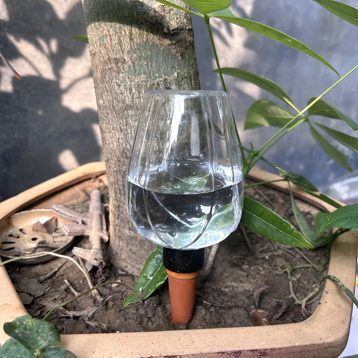 2 stücke Nette Automatische Pflanzen Bewässerung Blume Form Wasser Tropfer Zimmerpflanze Garten Gerät Auto Pflanzen Tropf Bewässerung System