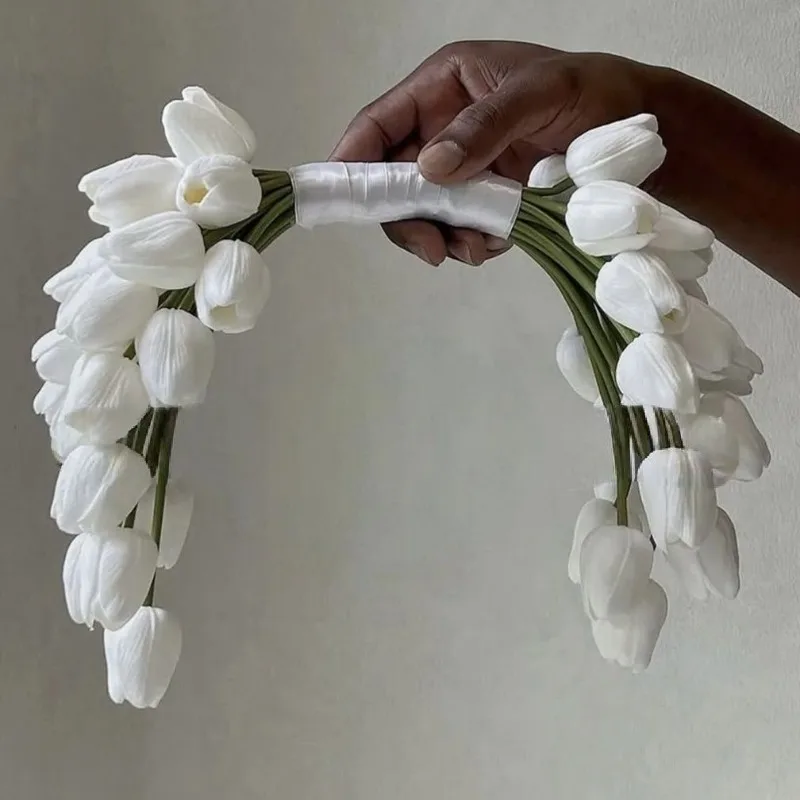 

Feel calla lily tulip pearl chain flower wedding bouquet certificate engagement bouquet photo