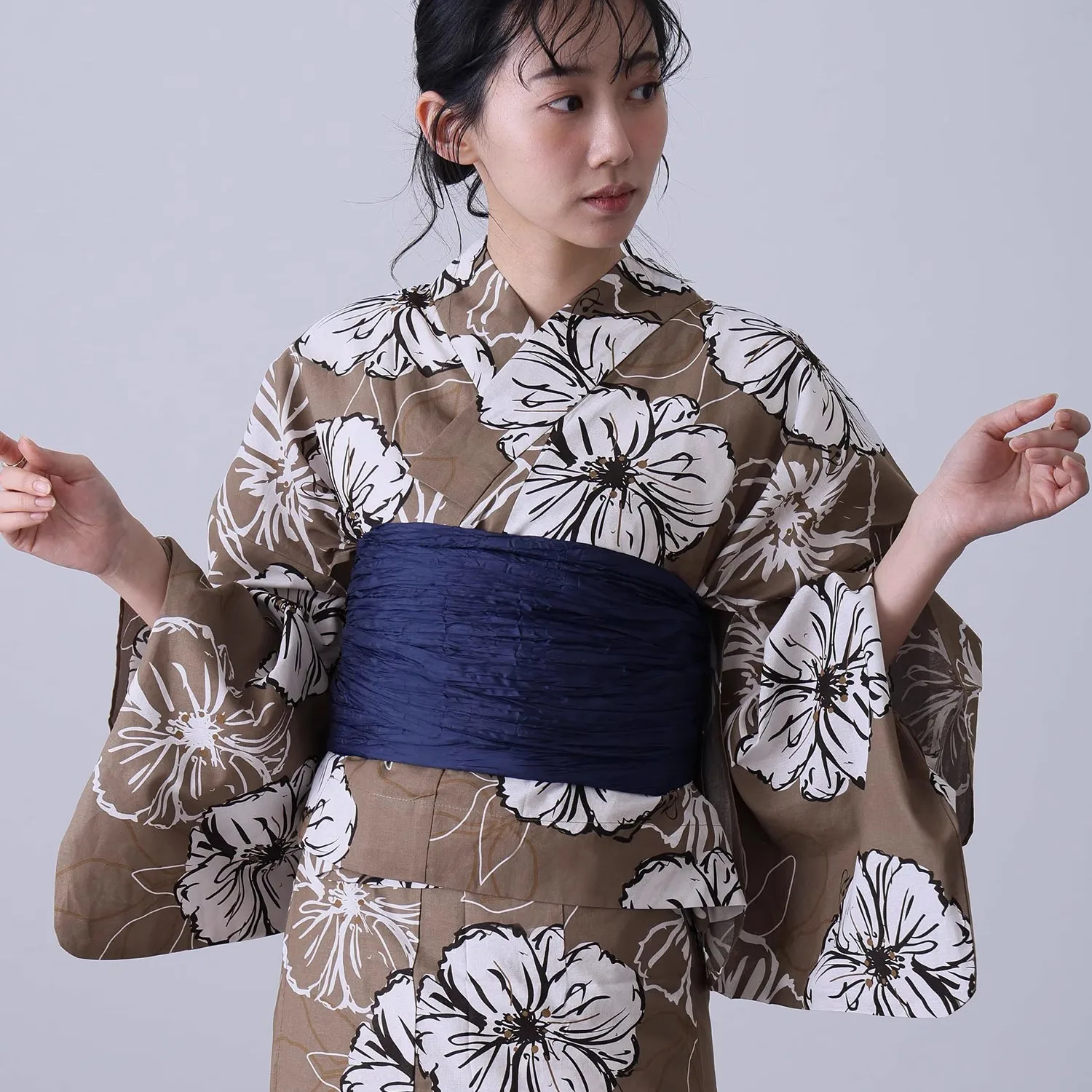 Traditional Yukata Kimono Cotton Linen Material Girls Dress Floral Pattern Brown Color Bathrobe Summer Season Women's Fashion