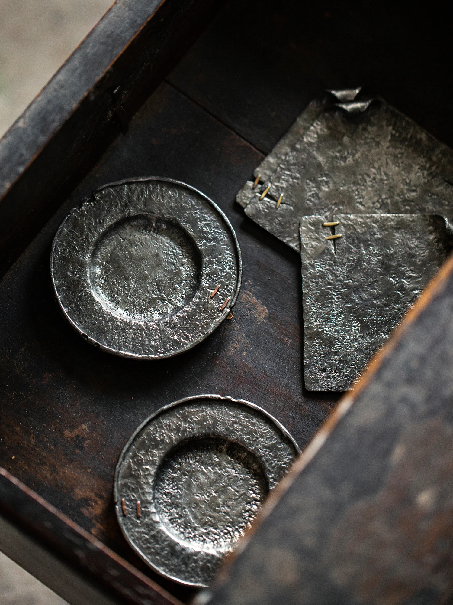 

Hanrted Pure Tin Cup Mat Tea Tray Retro Design Hammered Surface Square round Accories Heat Resistant Vintage Sle