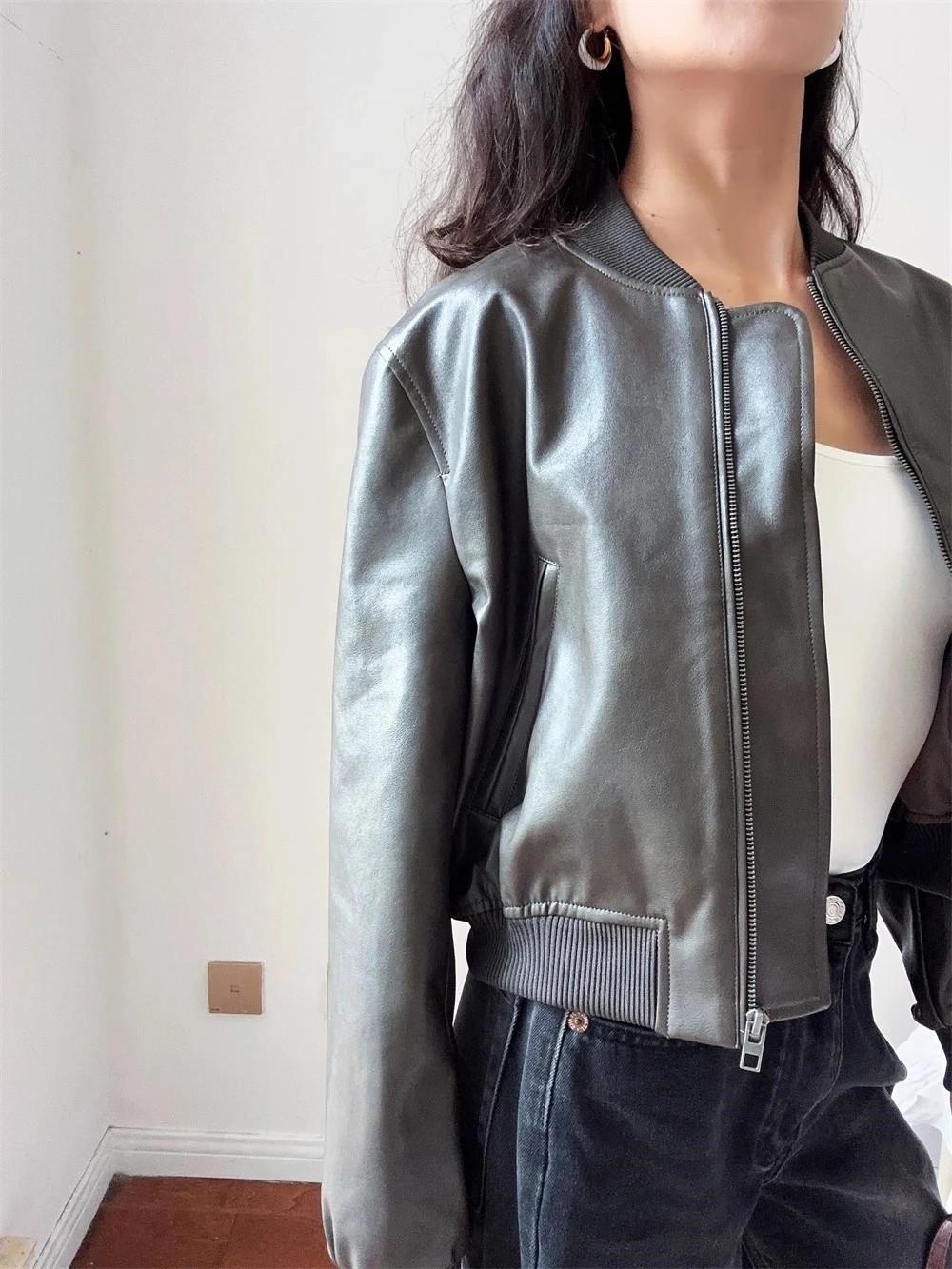 Women\'s 2023 New vintage Loose Imitation Leather Stand Collar Bomber Jacket Locomotive Style Lady Chic Coat