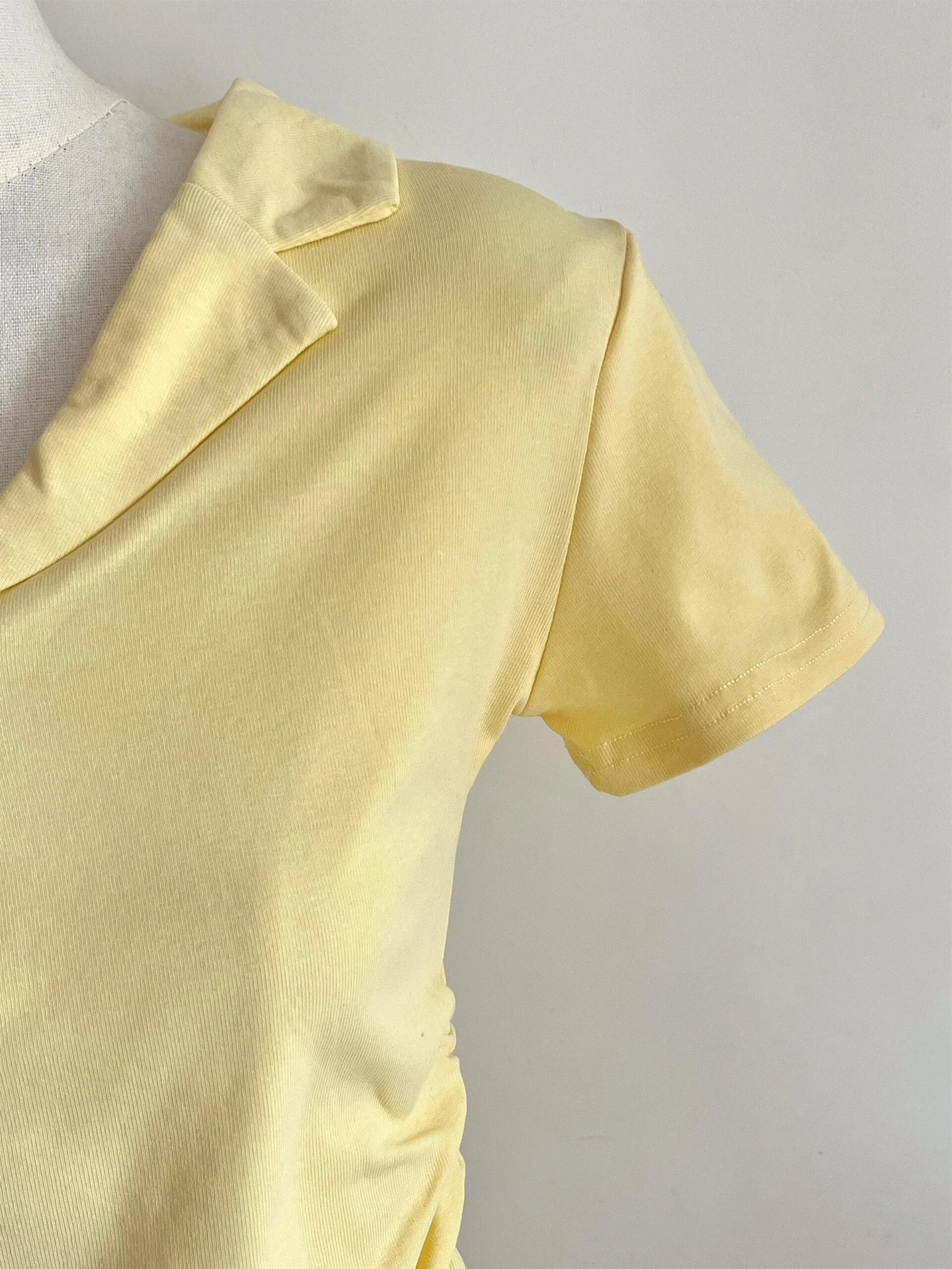 Geel Ne ort Sve T-shirt Dames Slim Fit Taille Cinched Turn-down Kraag Zomer Top Koreaanse Sle Pendelen Wind