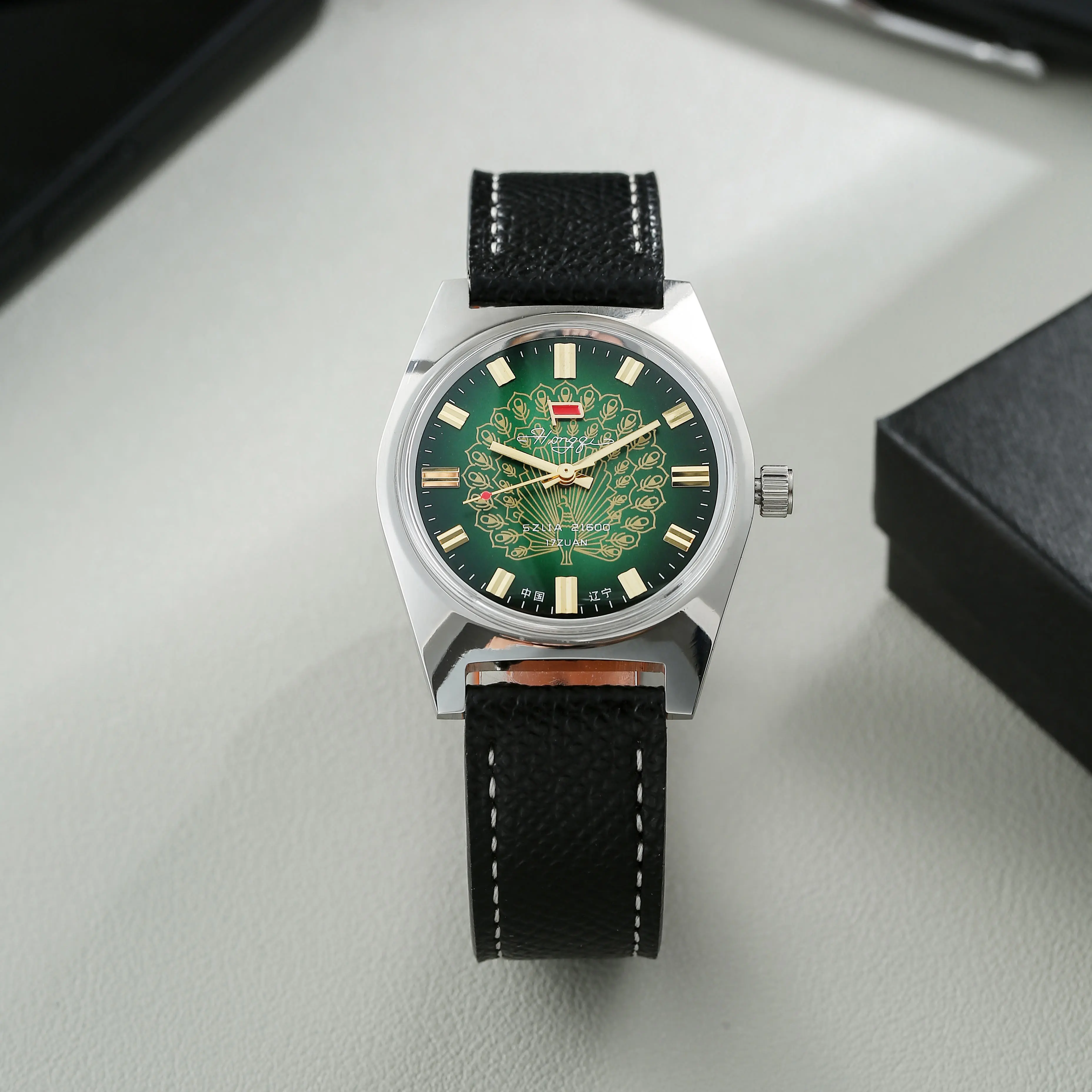 7120 Watches Hand‑Wind Mechanical Watch Men Dome Acrylic Crystal Green Peacock Carved Dial Vintage Leather Strap Wrist Watch