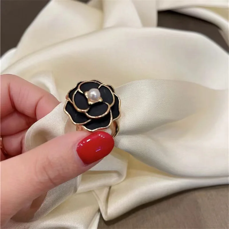 

Cute Flower Brooch Scarves Fastener Camellia Brooches Women Shawl Ring Clip Silk Scarf Buckle Sweater Dress Jewelry Party Gift
