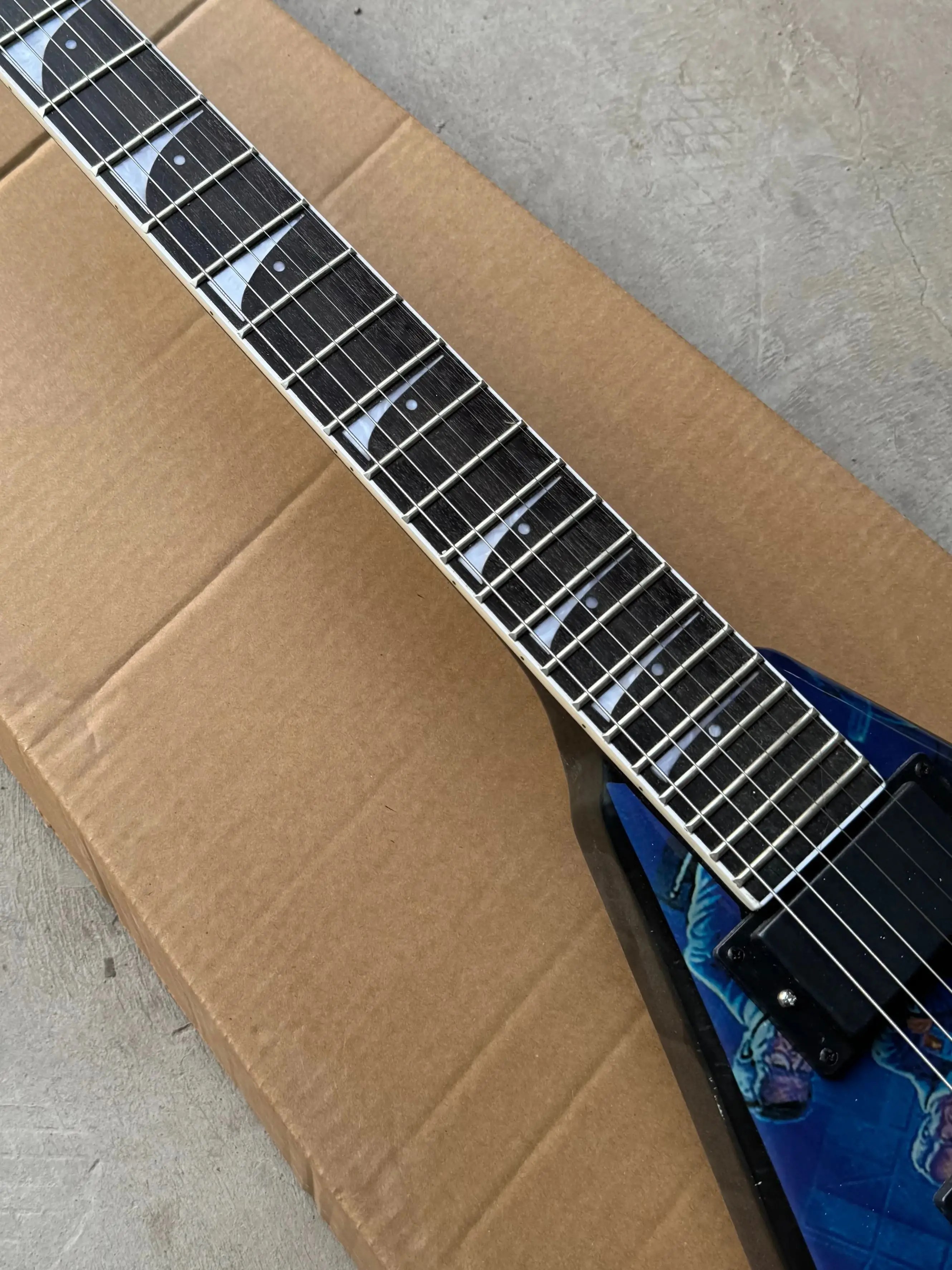 flying v electric guitar High quality V-shaped dovetail Dave Mustaine signature active pickup in stock fast shipping