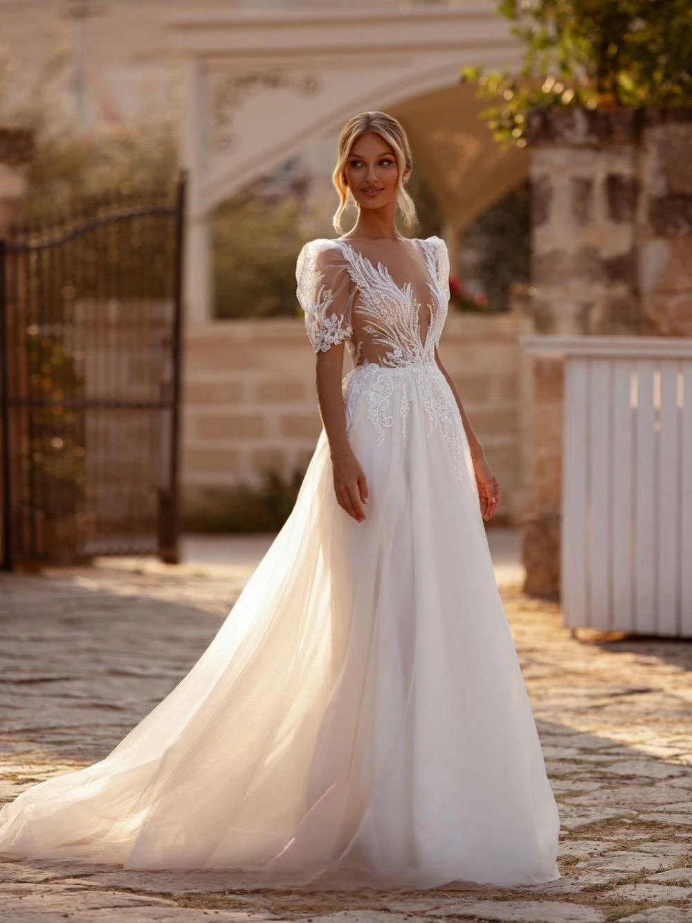 Vestido de novia romántico con mangas abullonadas, apliques de encaje con cuentas brillantes, vestido de novia personalizado, corte en A, vestidos largos de tul para novia