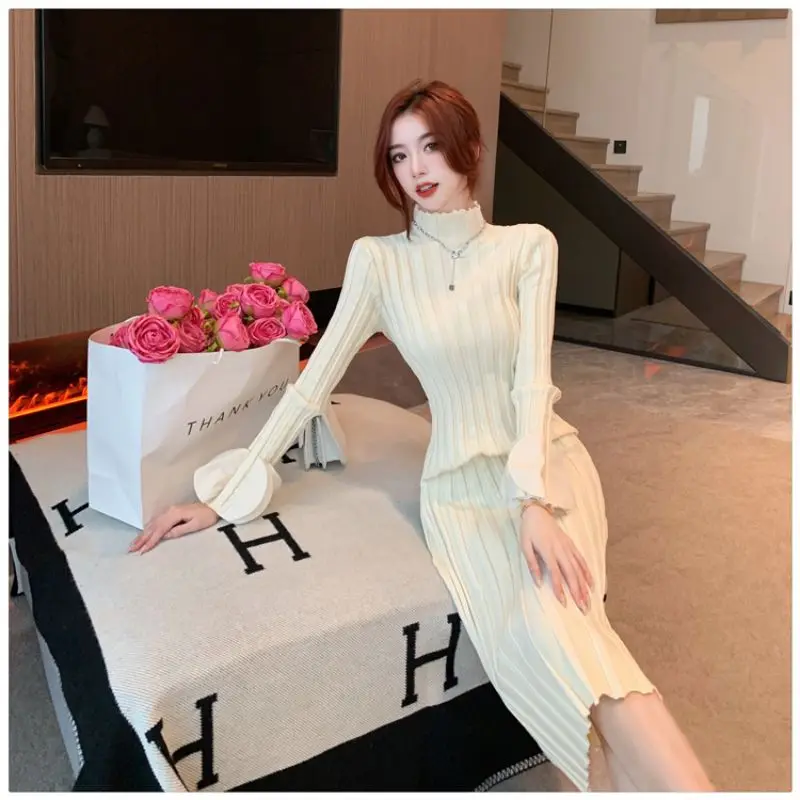 شتاء 2025 فستان بأكمام طويلة بلون وهمية الياقة المدورة البتلة كم التخسيس الخصر مزاجه بسيط نمط جديد وصول