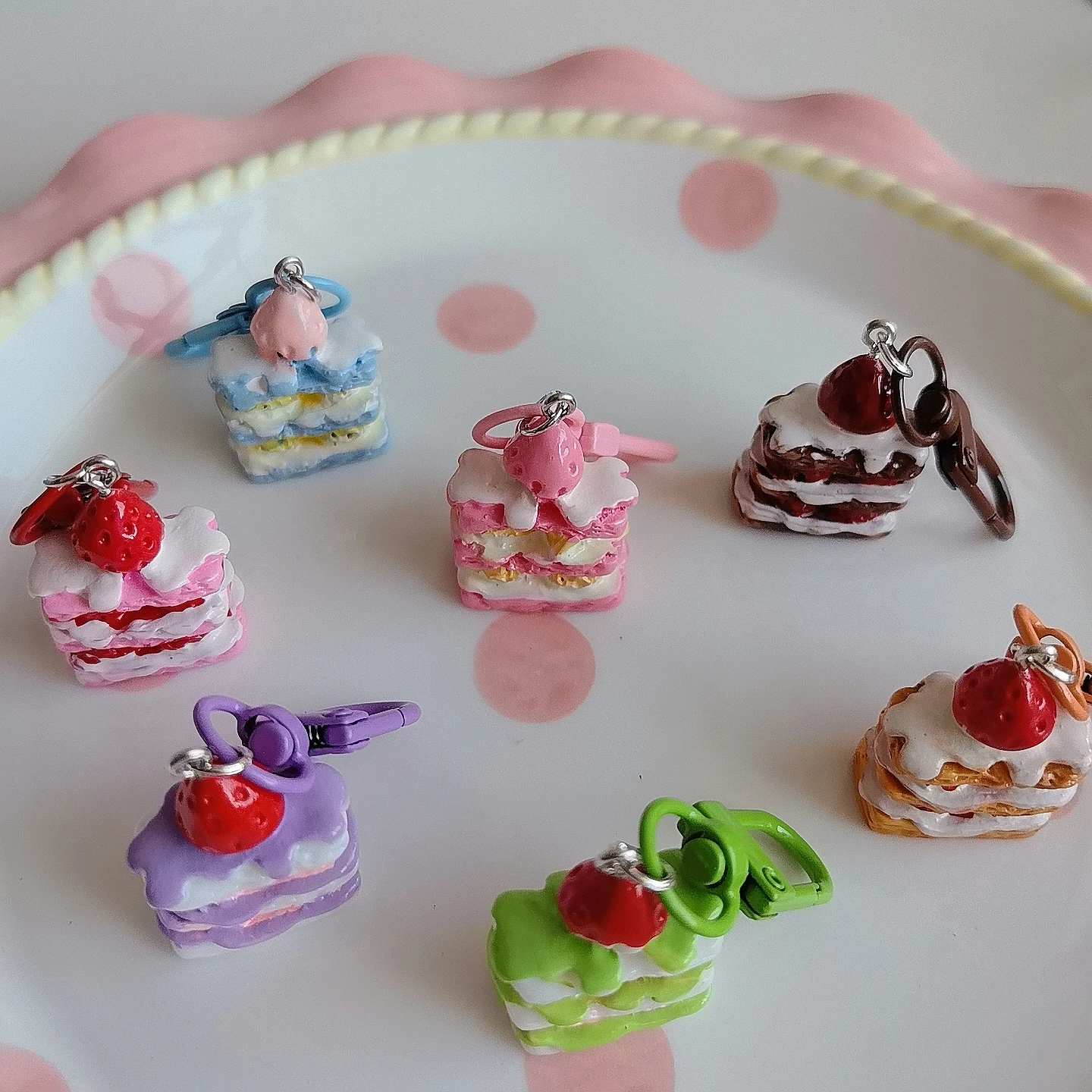 Custom Strawberry Cake Keychain Sturdy Resin Key Ring For Bag Charm Accessory Perfect Gift For Friend Kids Birthday Party