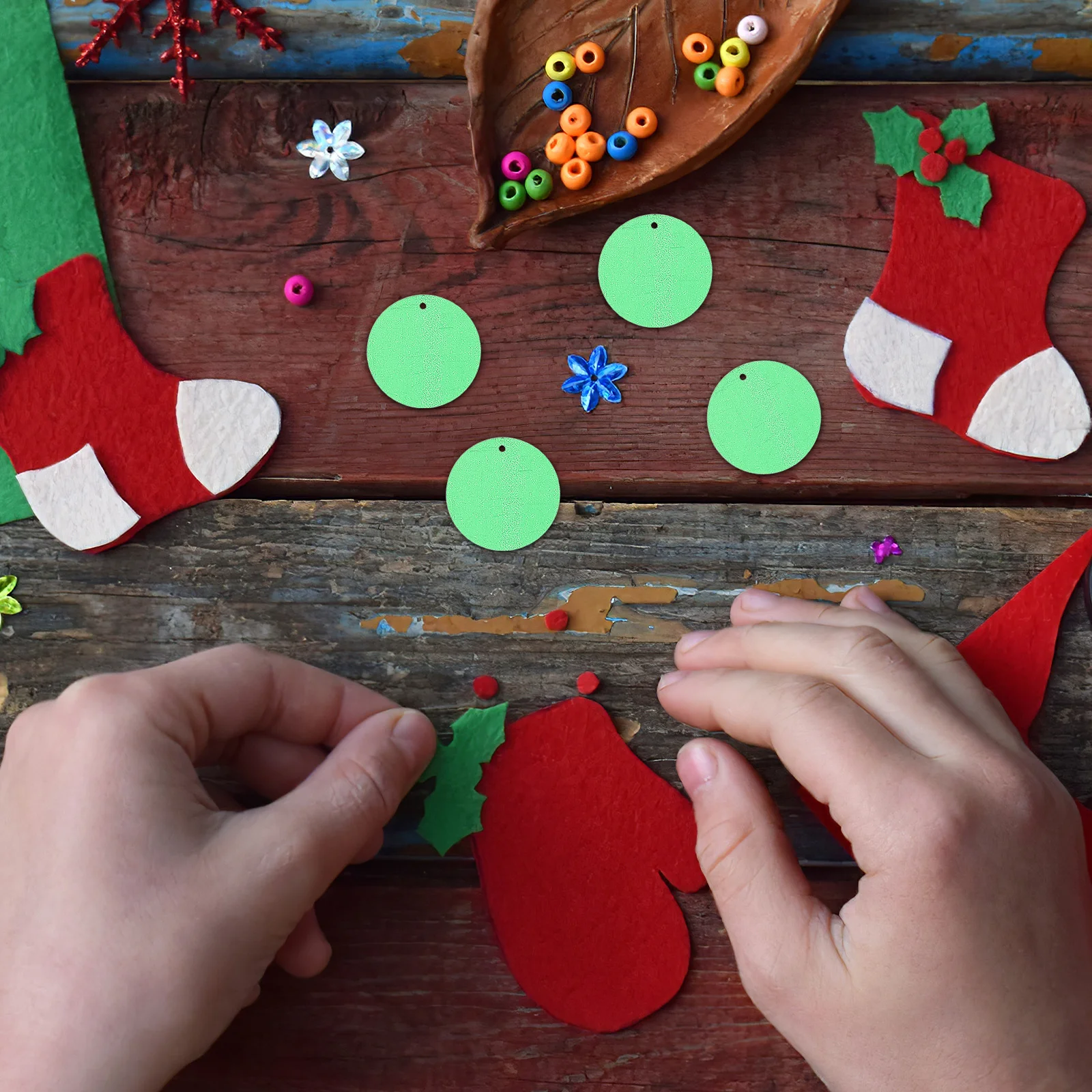 

100Pcs Flat Round Sequins Green Fish Scale Style DIY Arts Crafts Sequins for Embroidery Sewing Holiday Decor Sparkles Small