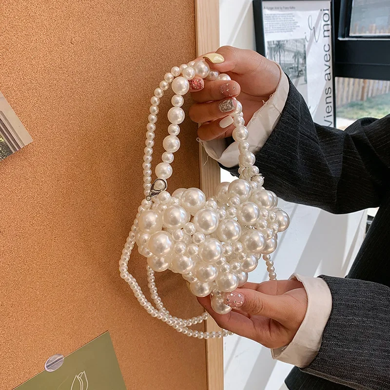 

Fashionable Heart-Shaped Pearl Handbags Hollow out Design Crossbody Woven Bags Personalized Women's Accessory