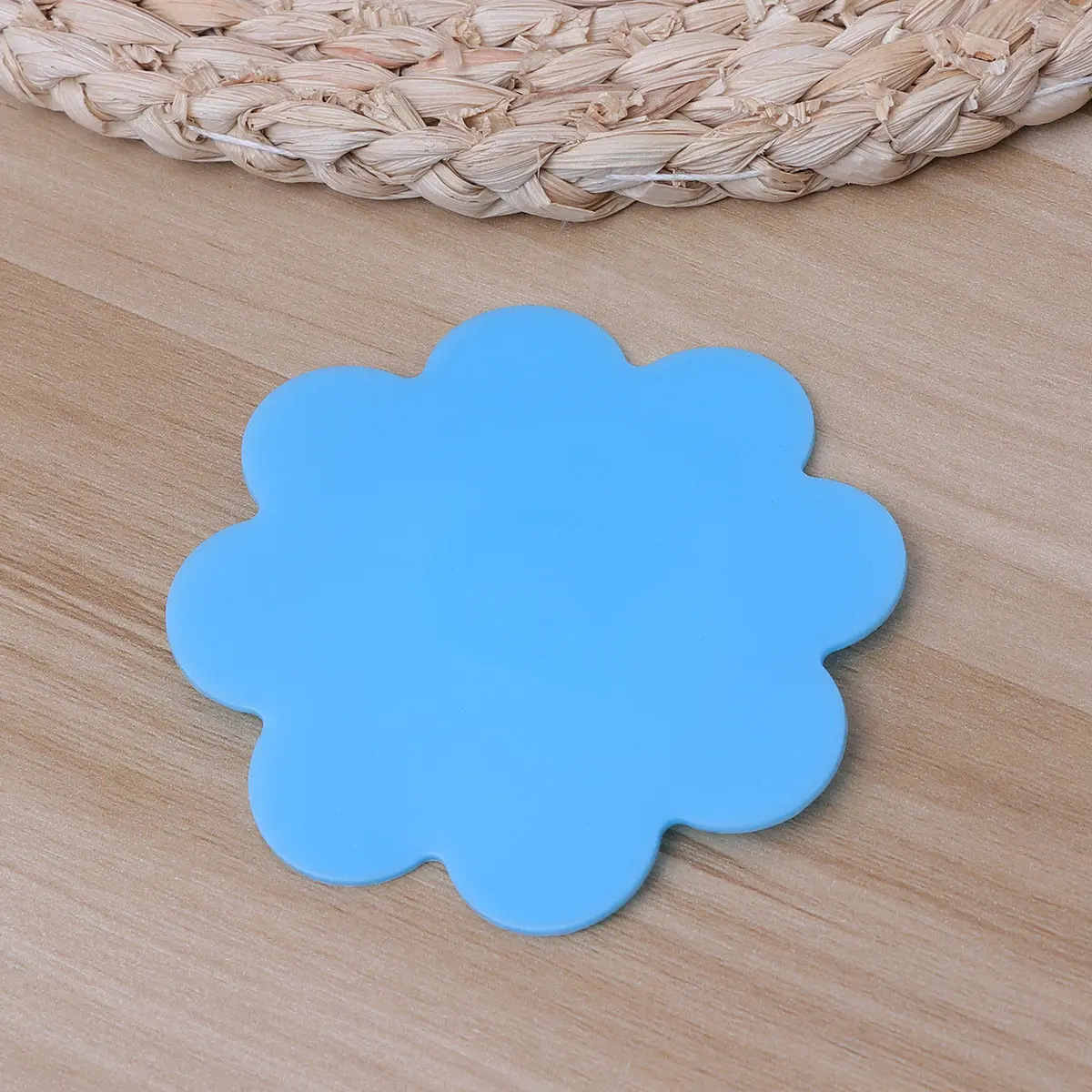 

4Pcs Kids Tableware Sucker Double-Sided Suction Cup Non-Slip Silicone Mat Strong Learning Blue Flower