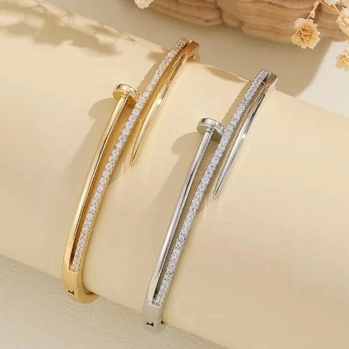 A Copper Inlaid Zircon Series Adjustable Bracelet With A Sweet, Romantic And Niche Design, Perfect As A Gift For Girls