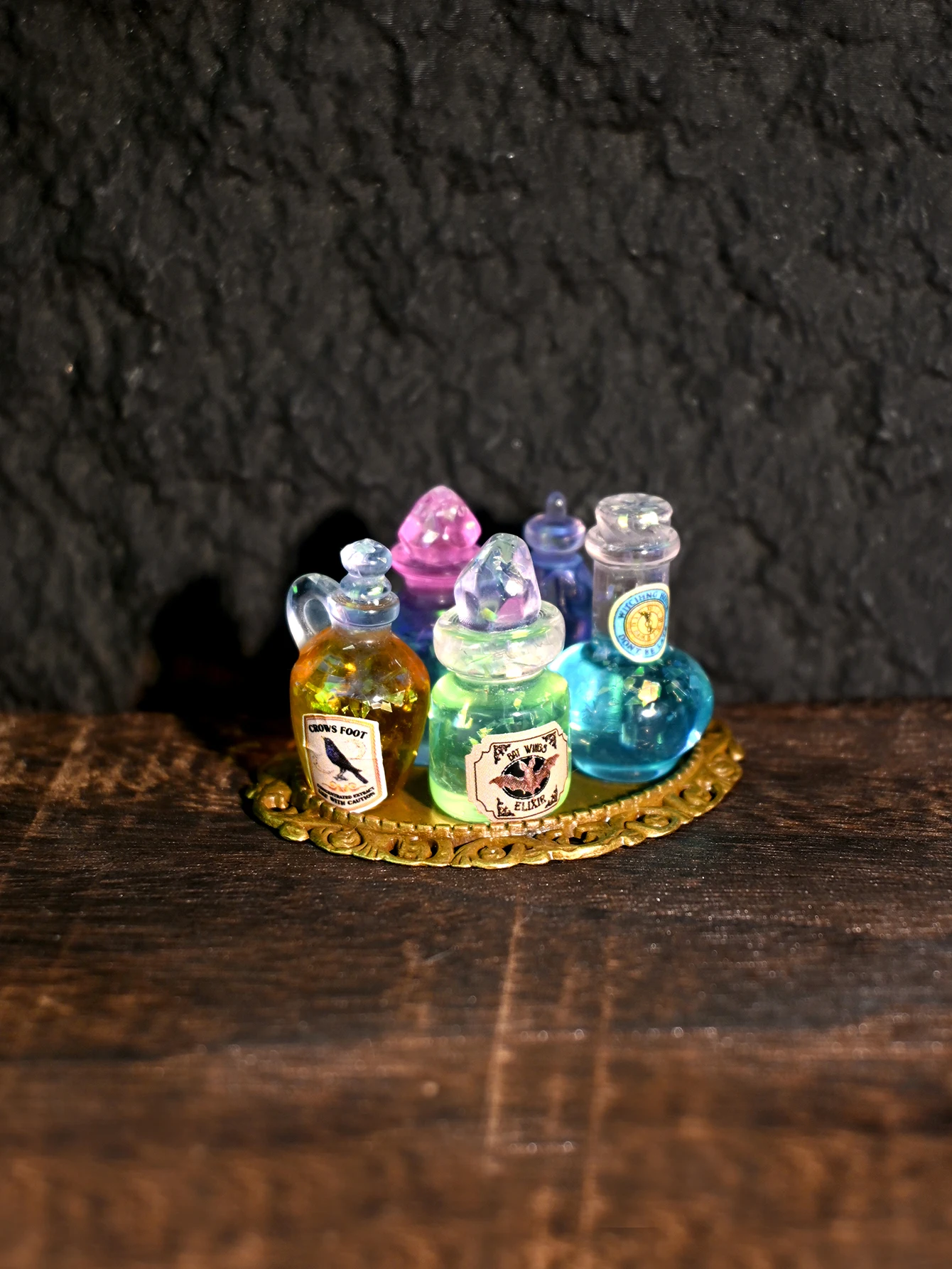 A Miniature Magic Bottle Ornament, Christmas Gift, Realistic Magic Bottle, 1/6, 1/12 Dollhouse Dollhouse, Model House Decoration Accessories, Photography Props, Micro-Landscape Ornament, Small Gift (Bottle Color Is Ran