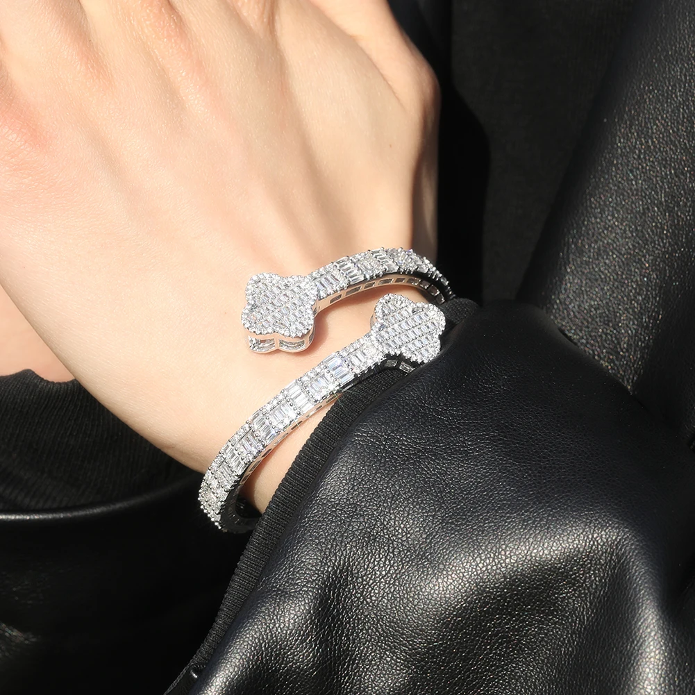 THE BLING KING Four Leaf Clover Cuff Bangle Micro Paved Cubic Zirconia Luxury Wrist Rapper Hiphop Jewelry Punk Bangle