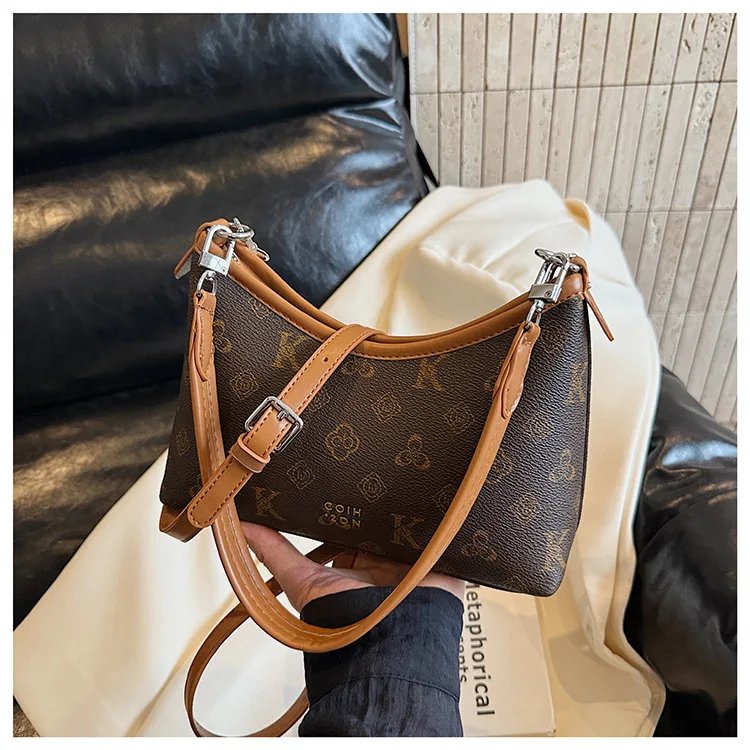 

2025 Новая женская роскошная большая вместительная сумка с принтом, кошелек через плечо с регулируемым ремешком, сумка через плечо под мышками для ежедневных поездок на работу