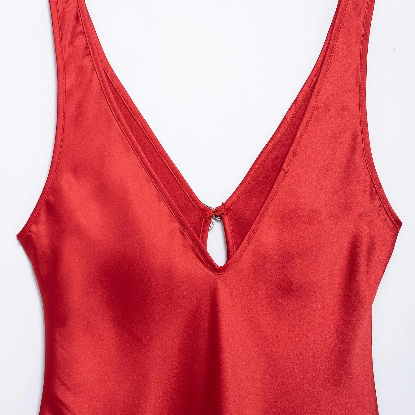 เสื้อผ้าแฟชั่นผู้หญิงคอลเลคชั่นฤดูใบไม้ร่วง JNLEAOG ประดับลายหัวใจ ผ้าซาตินเนื้อนุ่มคล้ายไหม ผลิตจากเส้นใยโพลีเอสเตอร์ ทรงเอวกลาง คอวี สไตล์ลำลอง