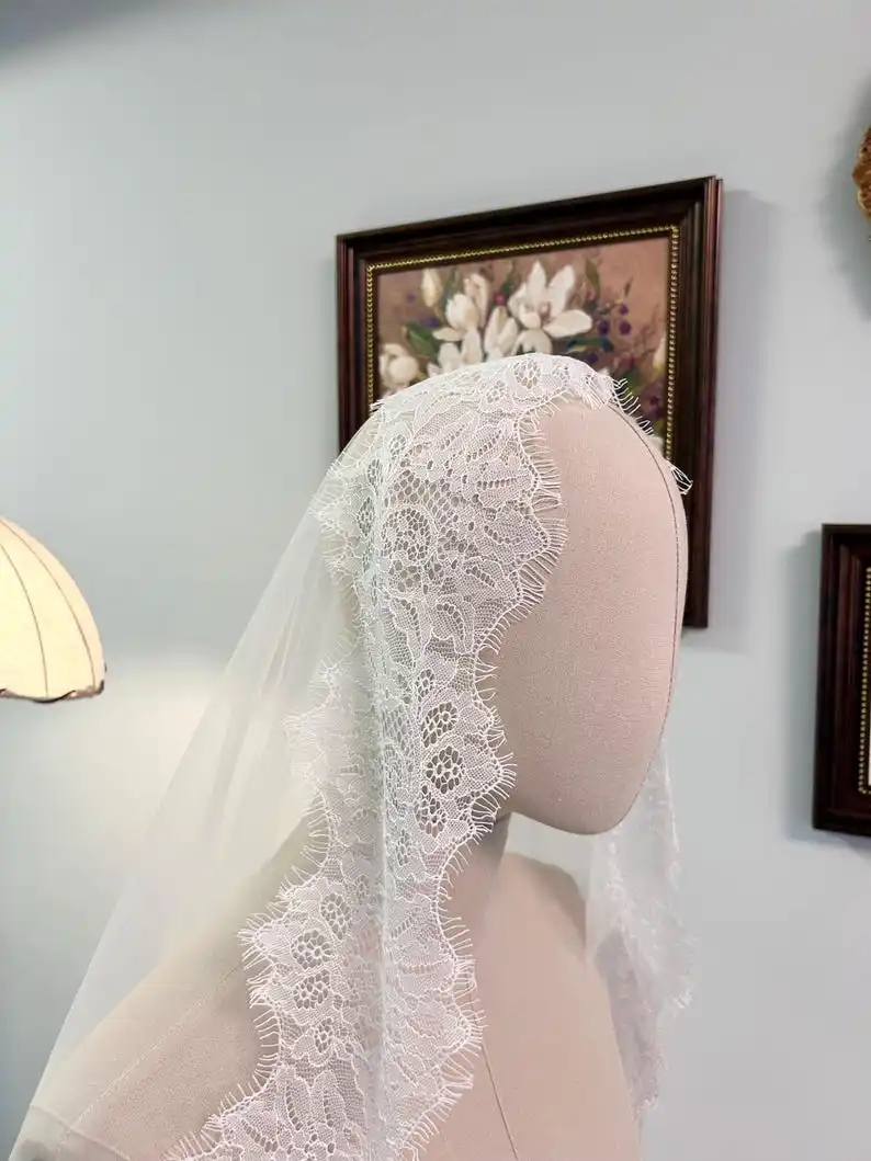 Lace Edge Bridal Veil Mantilla Lace Wedding Veil Church  display picture 1