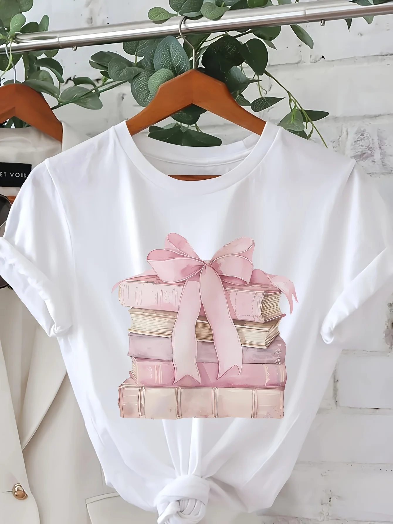 

Women's Pink Short Sleeve T-Shirt with Stylish Book Stack & Bow Graphic Print – Soft Crew Neck Casual Summer & Spring Top