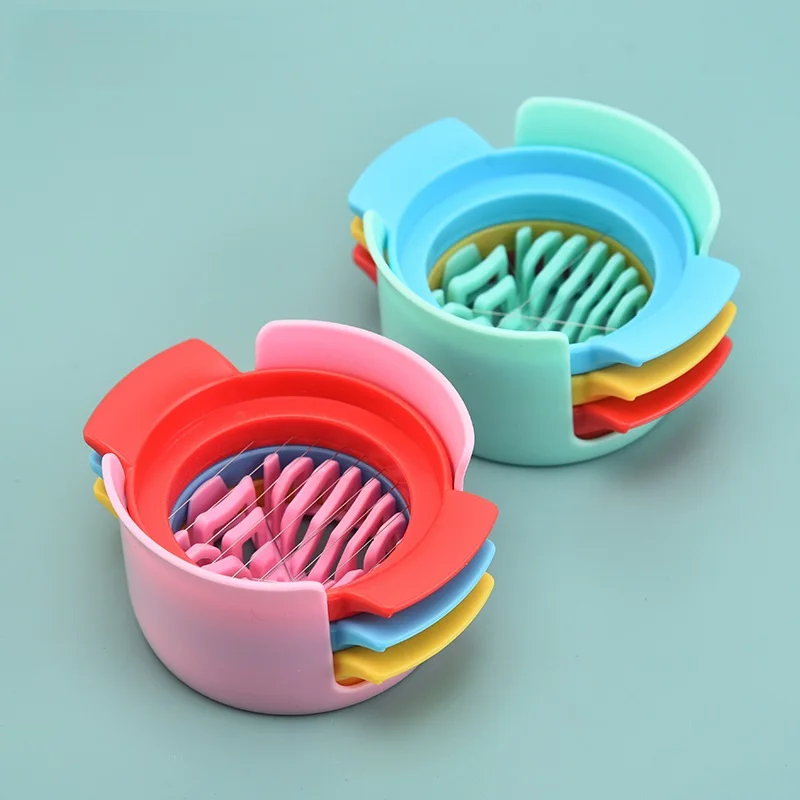 

Three-in-one egg slicer, three cutting shapes, durable plastic handle, suitable for cutting eggs, kitchen utensils.
