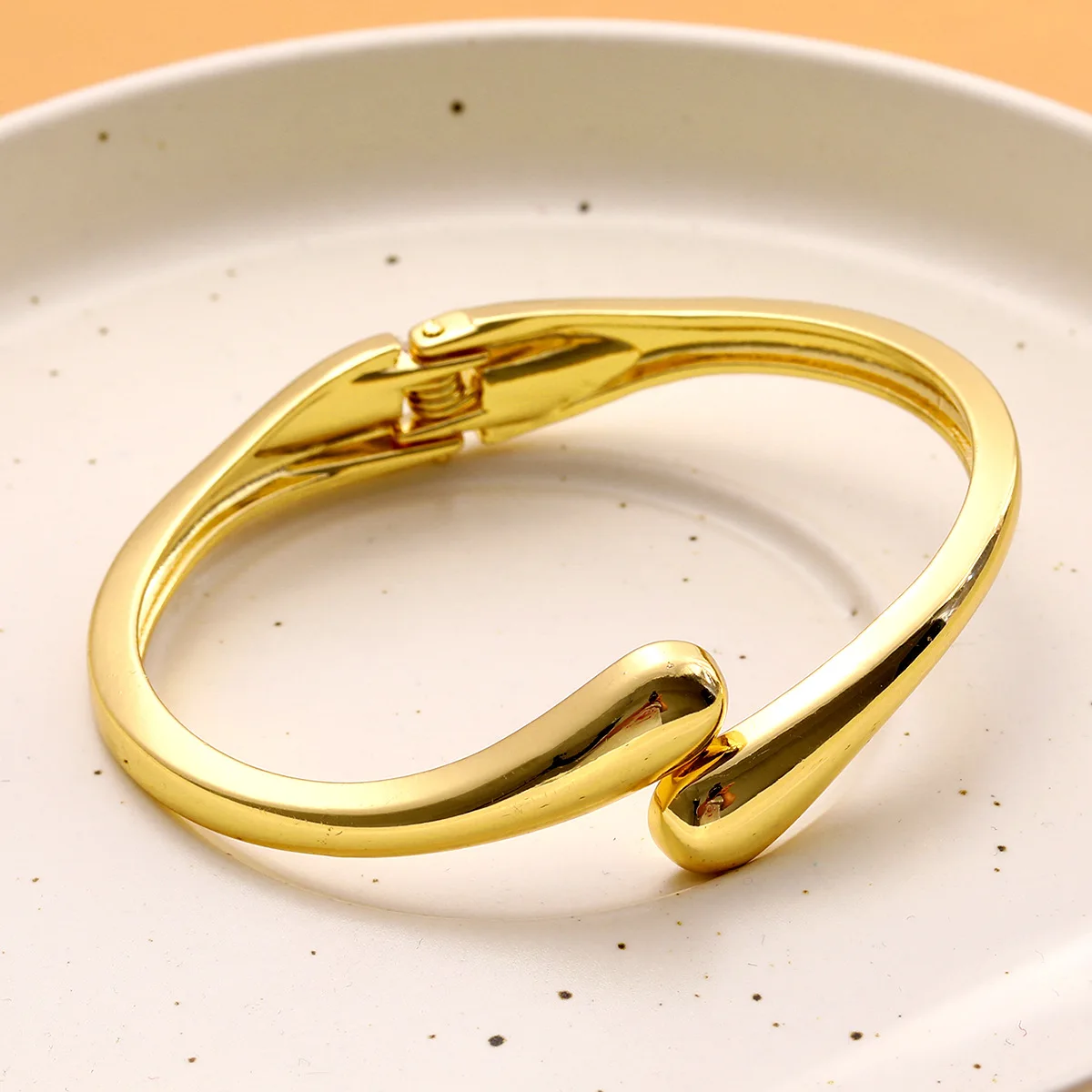 Einfaches, tropfenförmiges Armband für Damen, kreatives Design in Gold- oder Silberfarbe, verstellbar, offenes Armband, modischer Schmuck für Mädchen. – Detail 4