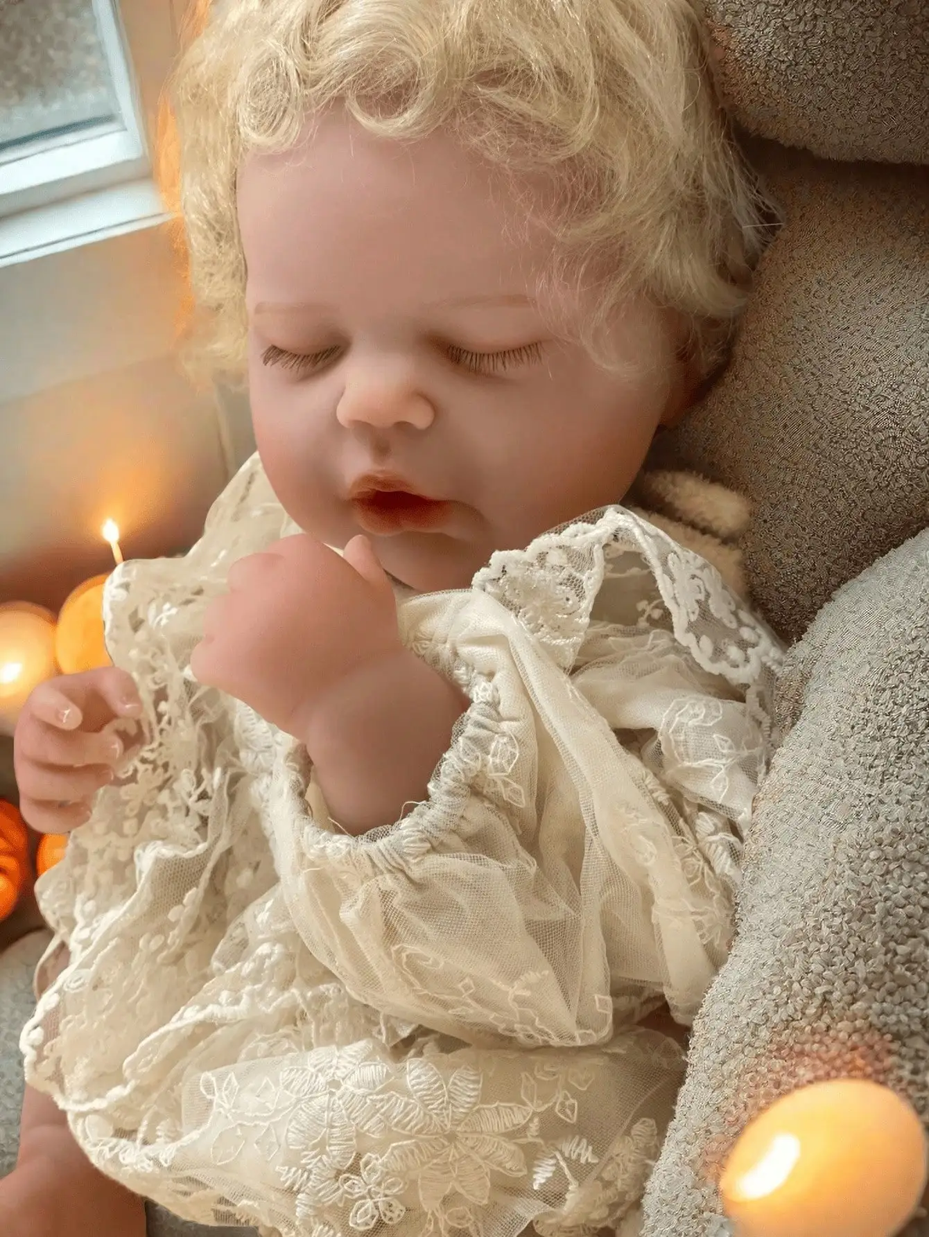 サスキア 19.69 インチ リボーン ベイビー ガール アレクシス |   3Dペイントされた愛らしい新生児 |   根付きの短い巻き毛のブロンドの髪