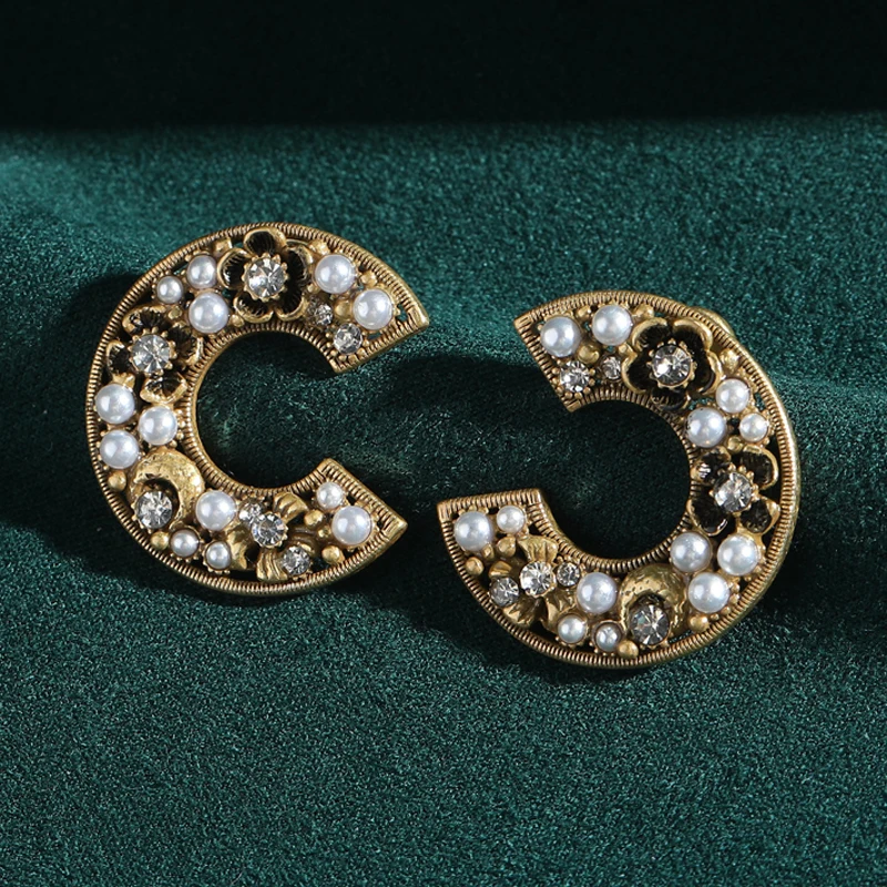 

Vintage C-Shaped Flower Pearl Earrings For Woman Antique Gold Color Rhinestone Luxury Brand Designer Accessories 2025 Wedding