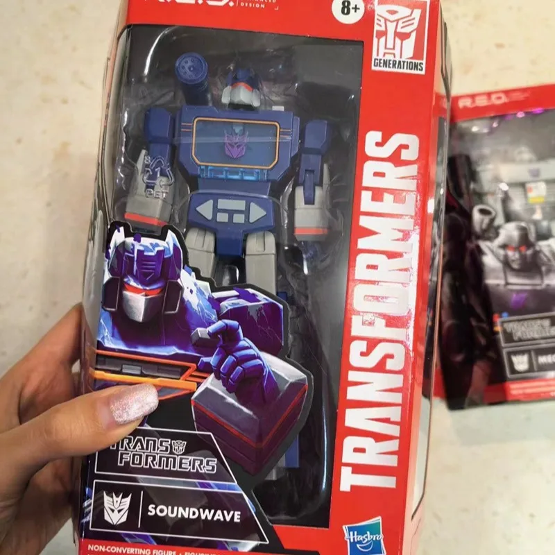 Transformadores brinquedo king kong boneca móvel vermelha 6 Polegada optimus prime m-pilar megatron m-voice s-wave ornamento portátil