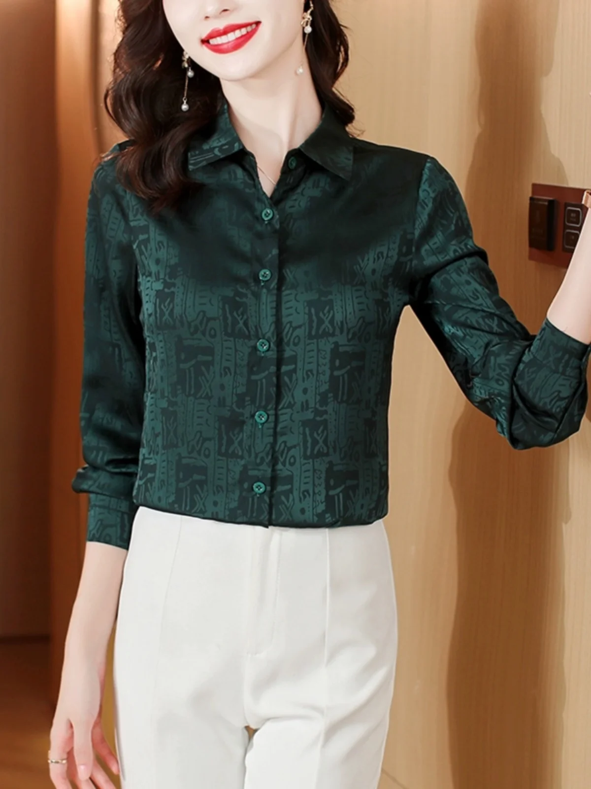 Długa jedwabna bluzka damska na wiosnę 2024, nowa, elegancka, luksusowa, z jedwabiu lodowego, z nadrukiem, z kołnierzykiem, podkreślająca pośladki...