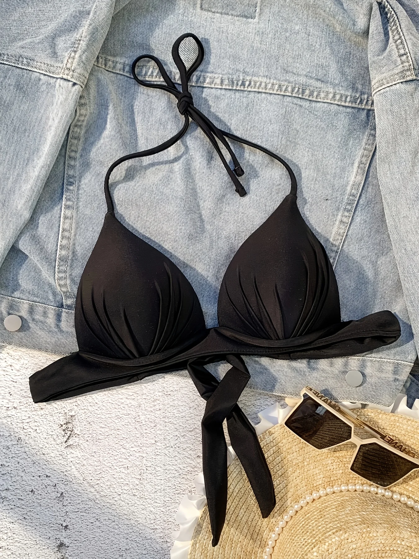 

Разделенный топ бикини в купальнике с однотонными черными блестками