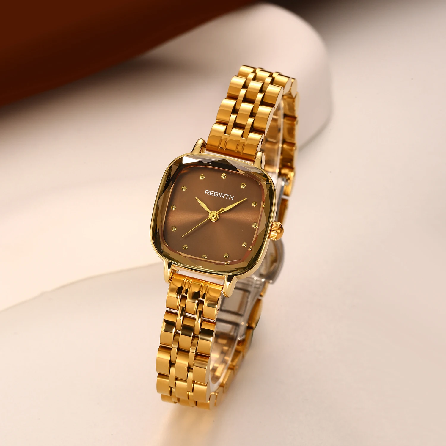 1 Piece of Women's Artistic Leather Belt Casual Retro Small Square Quartz Watch Suitable for Daily Wear