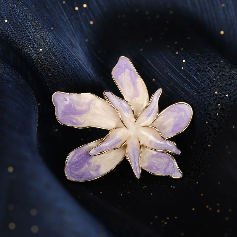 

Exquisite Elegant Enamel Painted Purple White Flower Brooches for Women Fresh Sweet Corsage Coat Dress Accessories Pins Gift