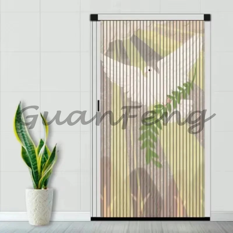 Accordion honeycomb folding door