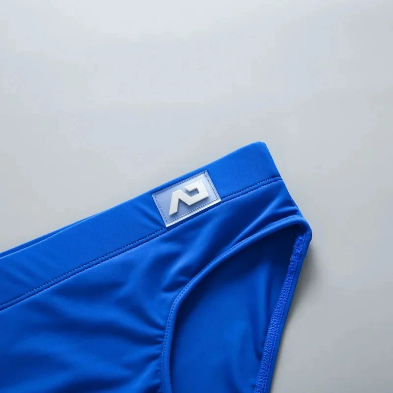 Men's Swimming Trunks with Low Waist, Sexy, Big, Anti-Embarrassing, Quick-Drying Young Men's Sports Briefs