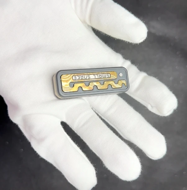 

Б/у EDC Small Snake 1.1 Zirconium mokume fidget слайдер декомпрессионная игрушка