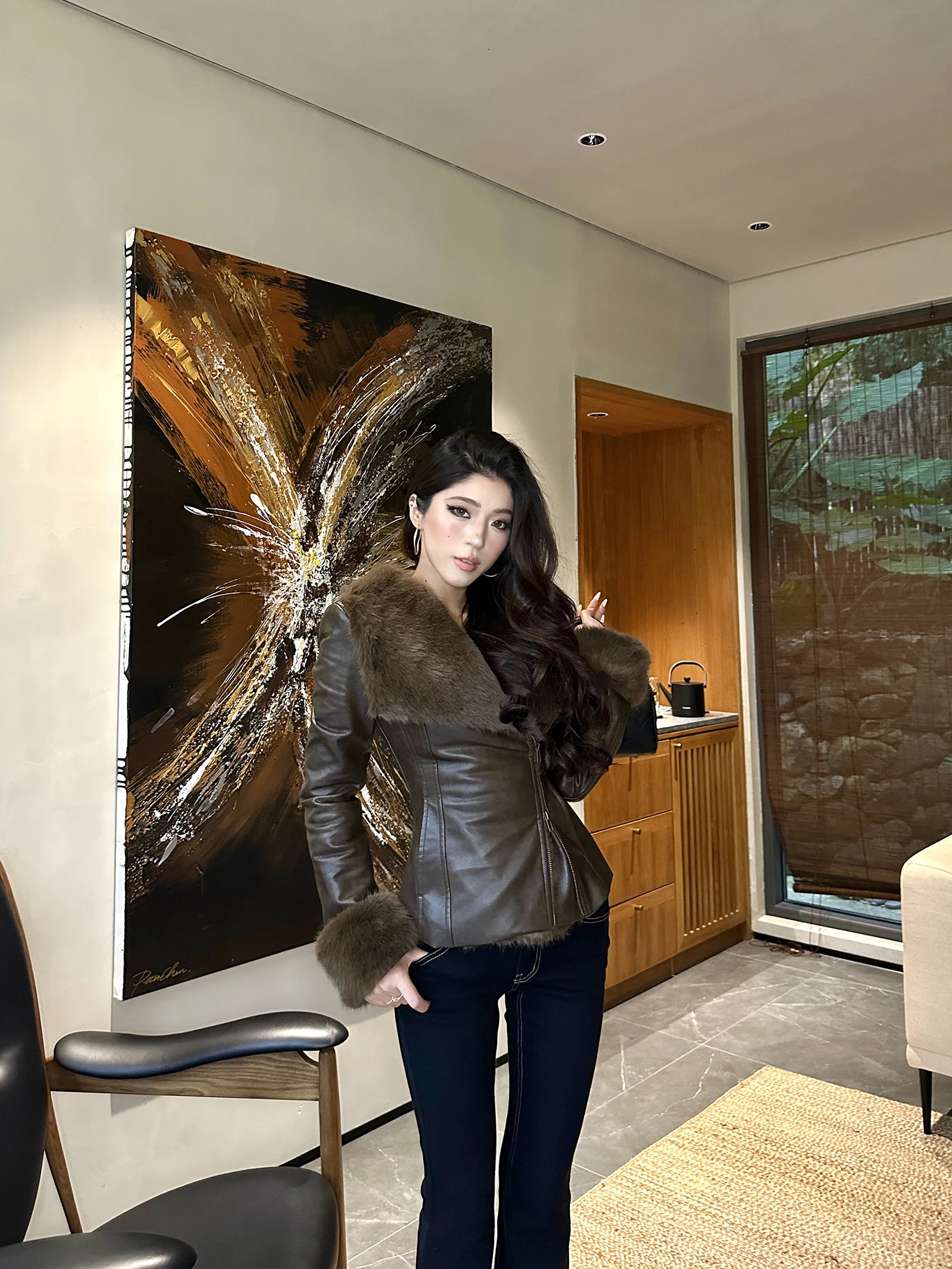 LLE Feminino Thiened PU Couro Jaet Orened Cintura Design Orened Fluffy Outerwear Outono Inverno Commute Sle