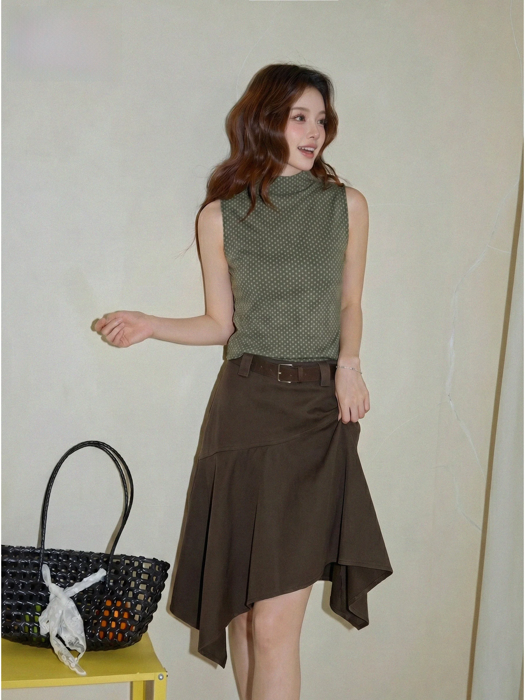

Retro Olive Brown High Waist Asymmetrical Half Skirt Women's New 2026 Summer High Waist Design A-Line Skirt Casual Style