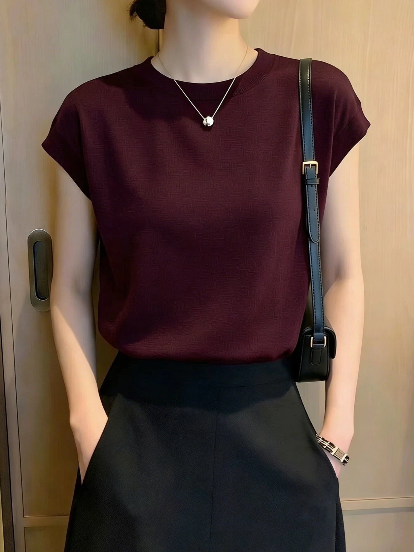 

Summer Minimalist Knitted Short Sleeve T-Shirt Women's Pure Color Commute Style round Neck Top Versatile Casual Fashion