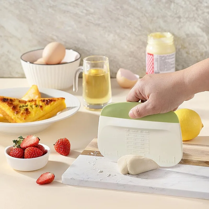 

1PCS Kitchen Gadgets Multipurpose Dough Pastry Cutter Plastic with Measuring Scale Food Scrapers DIY Bench Scraper Cake